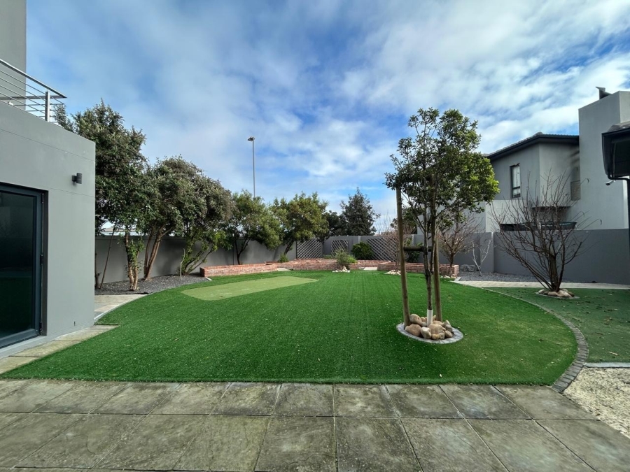 To Let 2 Bedroom Property for Rent in Royal Ascot Western Cape